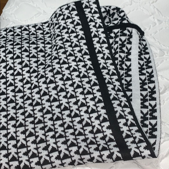 Michael Kors Repeat Logo Infinity Scarf: B&W - Picture 4 of 6
